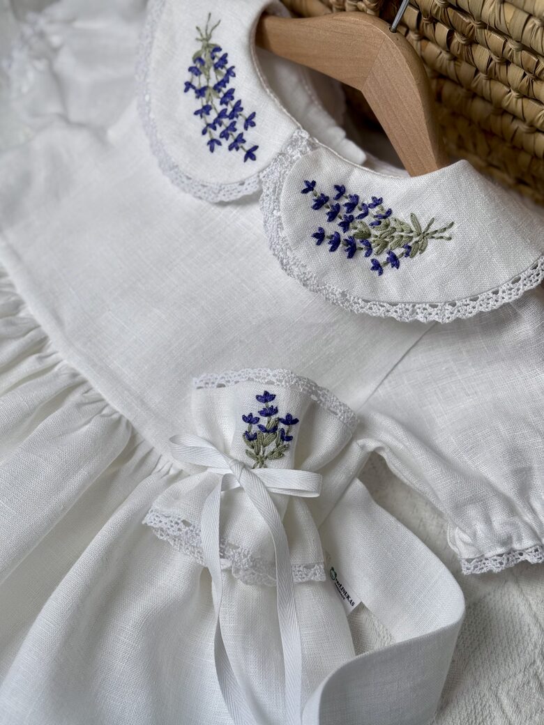 Siuvinėtas žvakės papuošimas su nėriniu - levanda