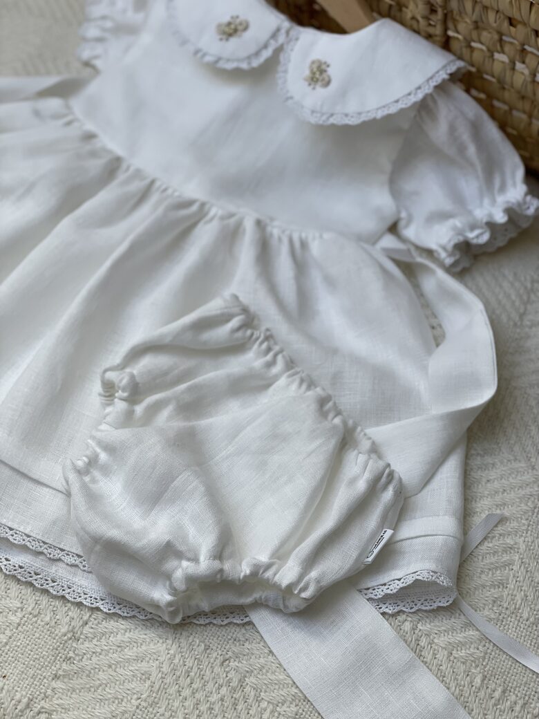 Kelnaitės po suknele