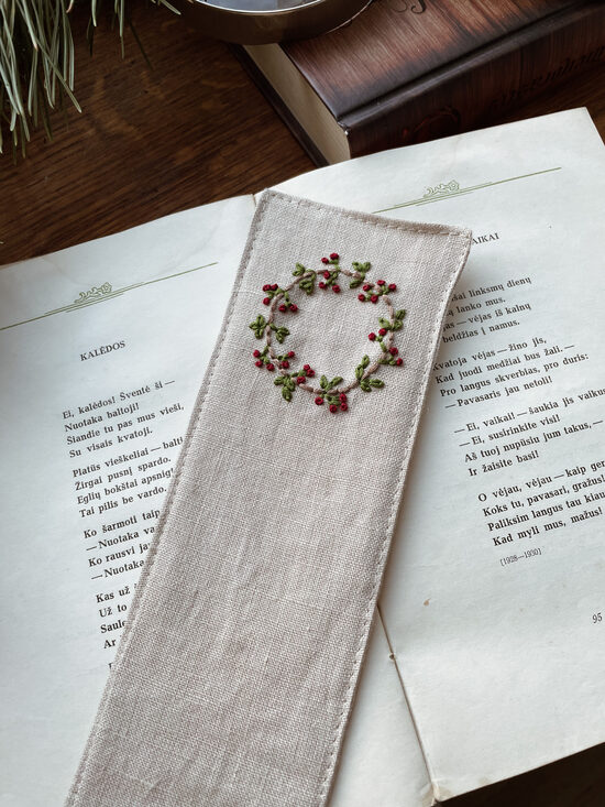 Lininis knygų skirtukas su šakelėmis