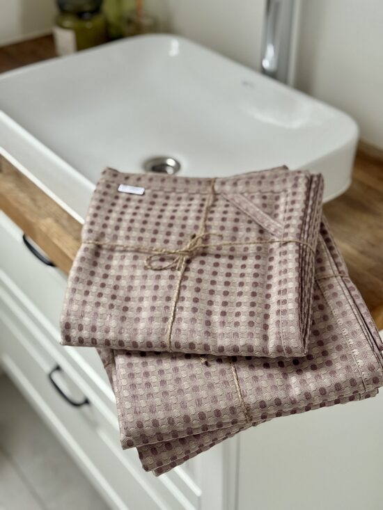 Lininis rankšluostis „Koriukas“ - violetinė/rusva (145x95cm)