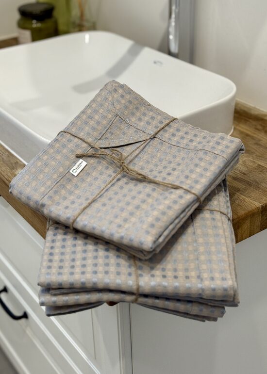 Lininis rankšluostis „Koriukas“ - žydra/rusva (135x65cm)