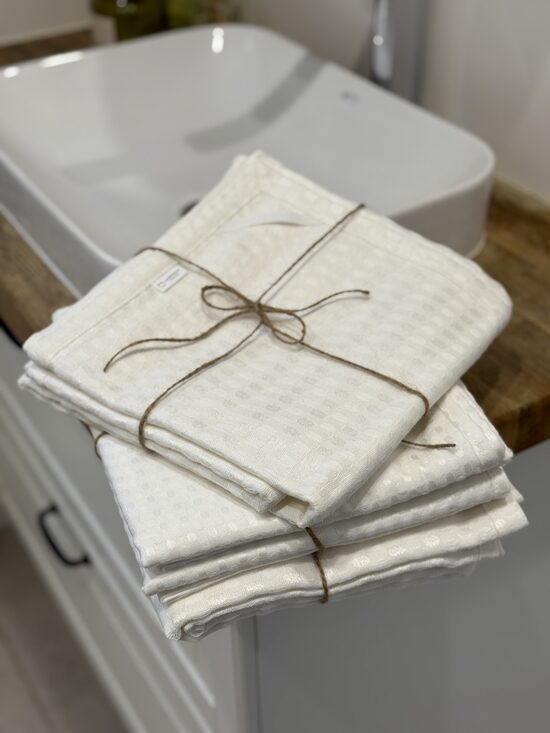 Lininis rankšluostis „Stambus koriukas“ - baltas (140x90cm)