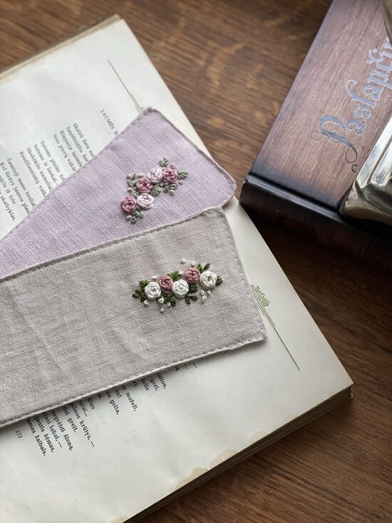 Lininis knygų skirtukas - smėlio spalvos