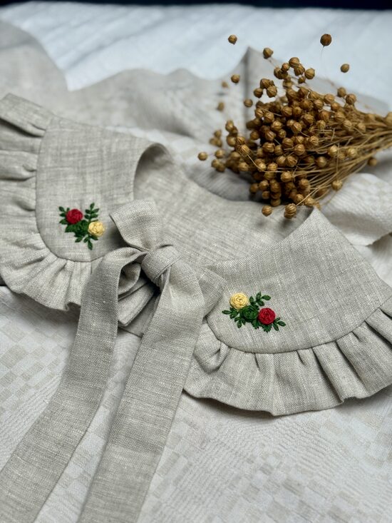 Apykaklė siuvinėta Lietuvos trispalvės spalvomis